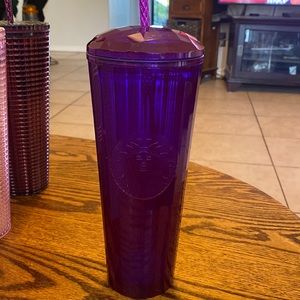 Starbucks venti cup.